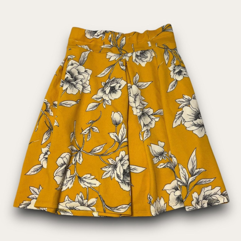 Yellow Floral Pleated Skirt Size Medium Mini-Knee Length Boho Cottagecore